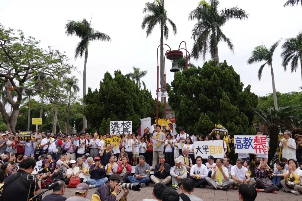 【校長卡卡主管倦勤】台大副校長、教務長、總務長......5人全掰掰了