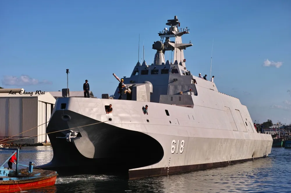 【獨家】海巡署籌建141艘艦艇護漁　作戰級沱江雙船體巡防艦入列