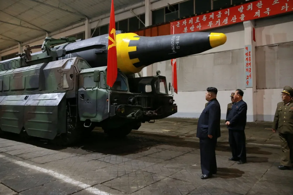 金正恩試射新飛彈發警告：北韓不是中國傀儡