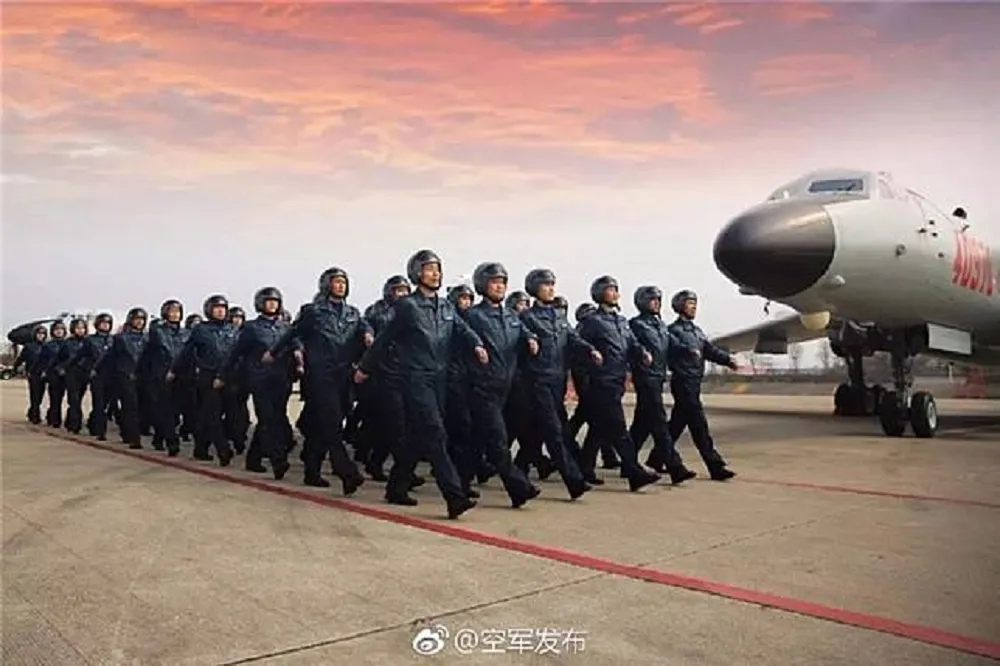 解放軍文攻武嚇烙台語　「戰神」轟6K繞台挑釁