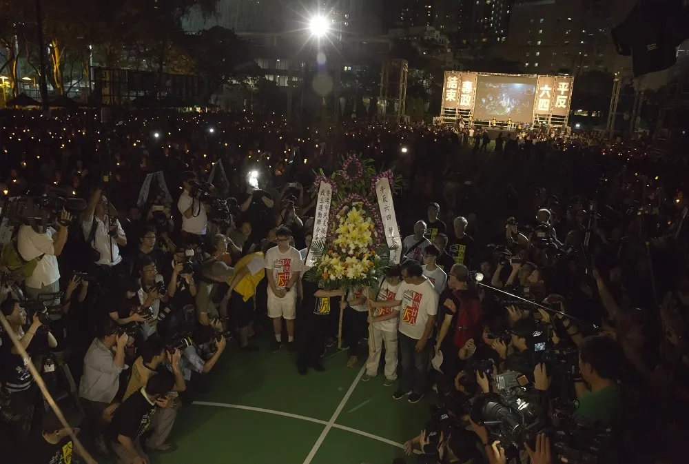 「堅持的人仍會堅持下去」　香港維園舉辦六四燭光晚會