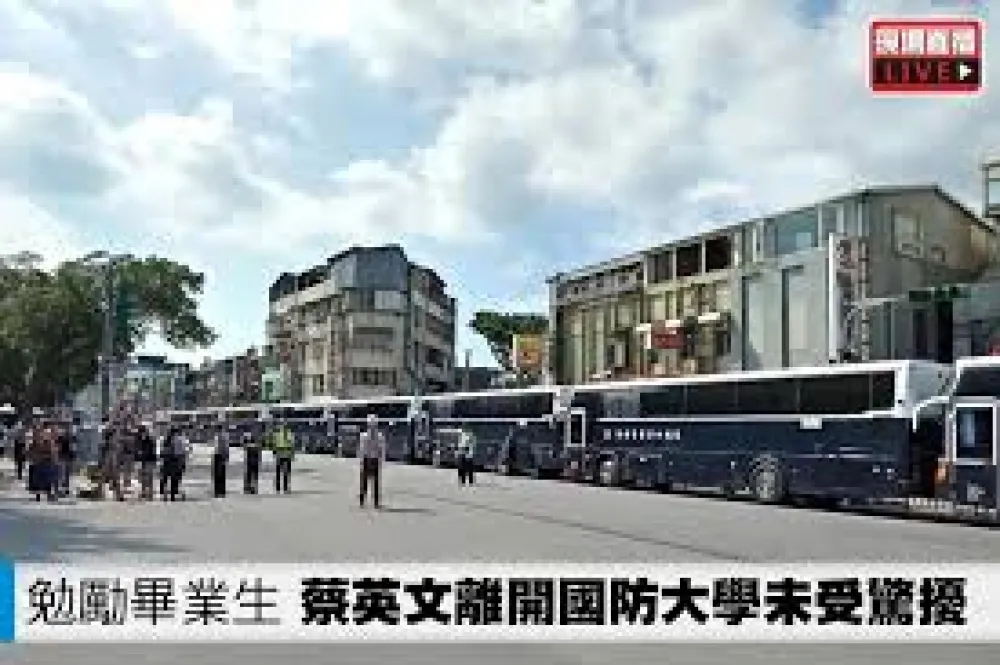 【直播】勉勵畢業生「向前衝」　蔡英文離開國防大學未受驚擾