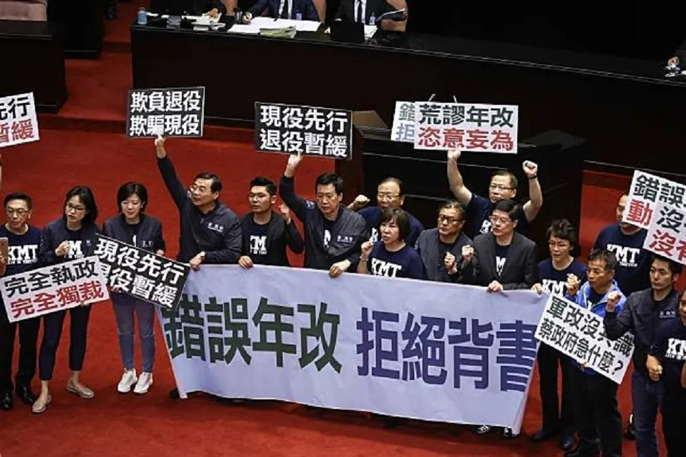 社評：國民黨要如何把年金「改回來」