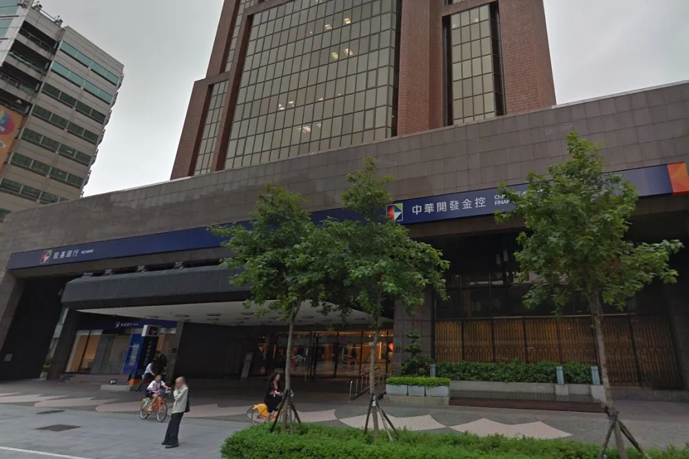 中華開發資產管理公司總經理墜樓　送醫不治