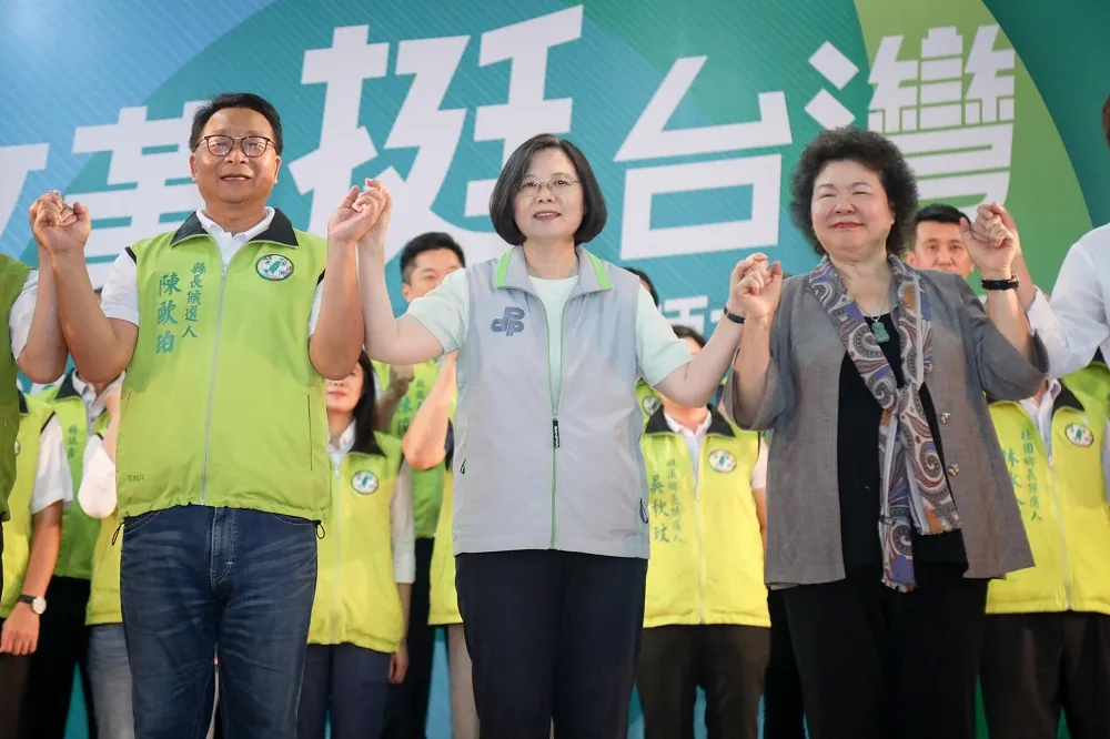 蔡英文宜蘭新北輔選　增添隨扈人力「左右護法」怕再跌倒