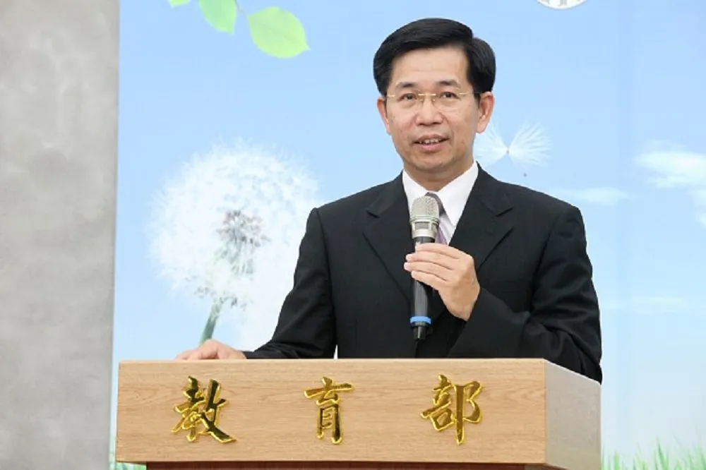 吾爾開希專欄：傷害體制甚深潘文忠早該辭職