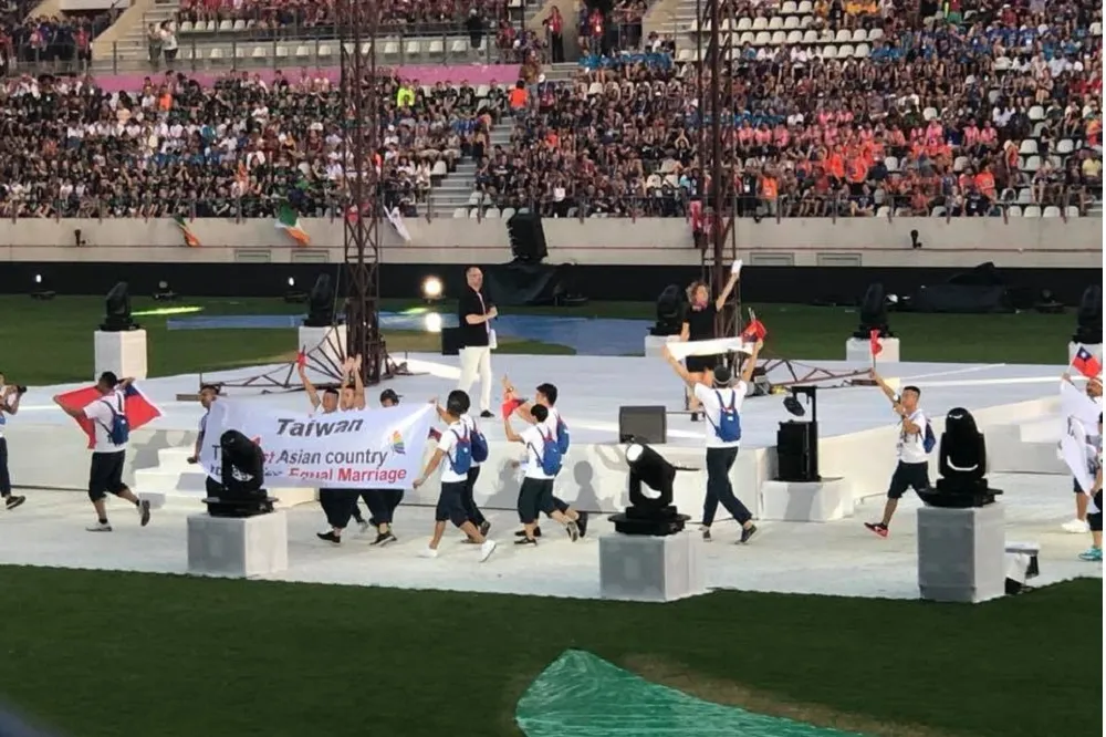 【同志運動會開幕式】聽聞「台灣隊」被打壓　美法等國家幫忙揮國旗