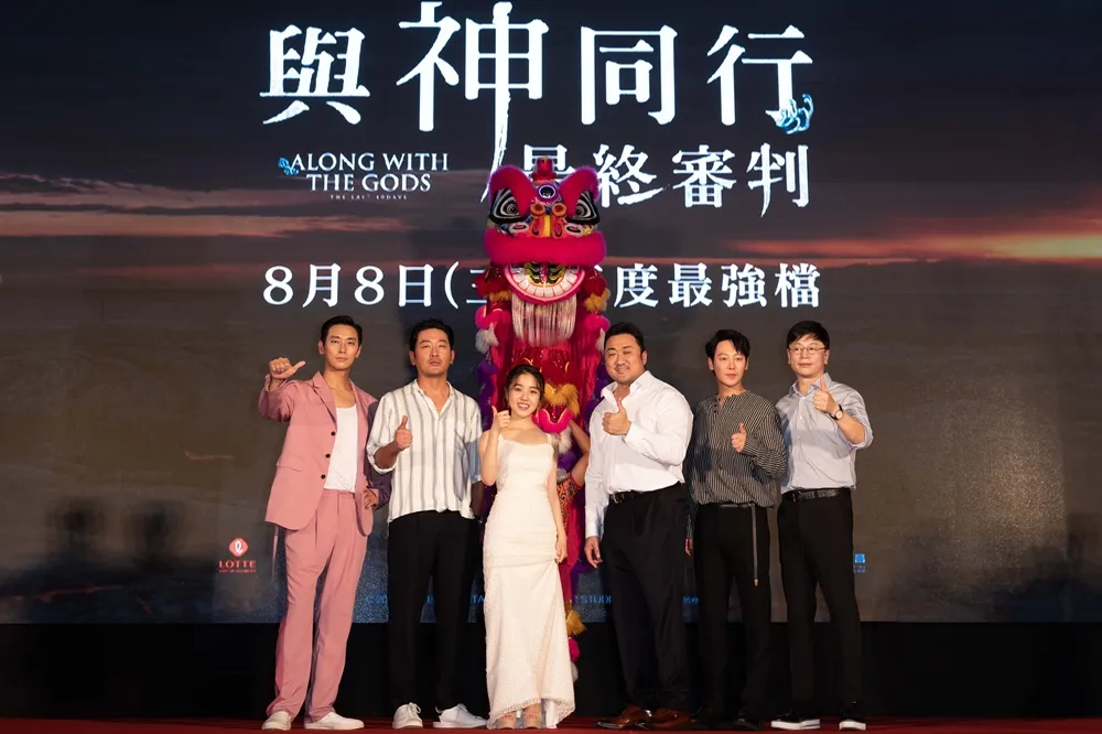 【有片】《與神同行2》紅毯見面會　河正宇率主要演員來台亮相