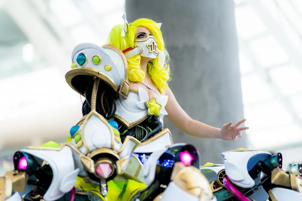 【英雄聯盟】社群熱議：國外玩家驚豔Cosplay「星光少女組」烏爾加特