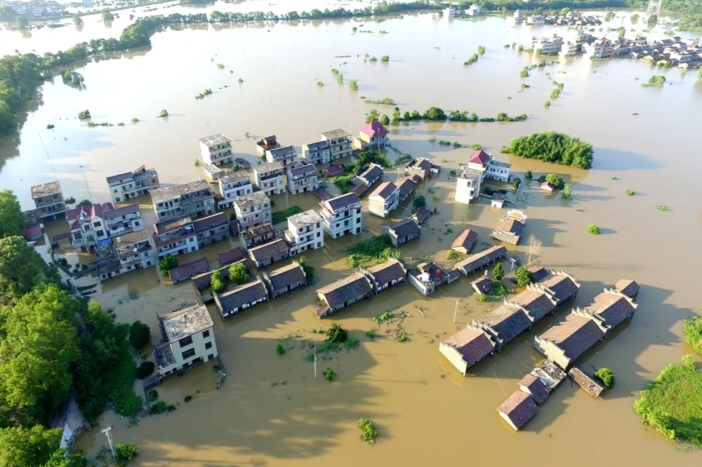 【中國暴雨成災】四川洪水肆虐毀鐵路、橋梁　重慶已撤離8萬人