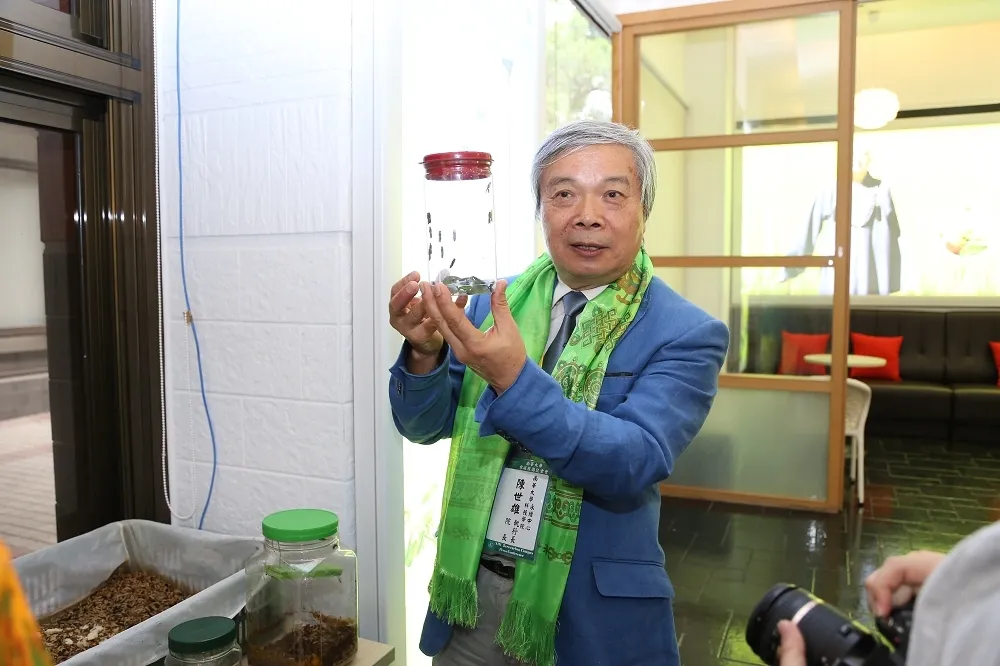 【捅反年改蜂窩】群起攻他退而不休「雙薪肥貓」　陳校長提醒適可而止