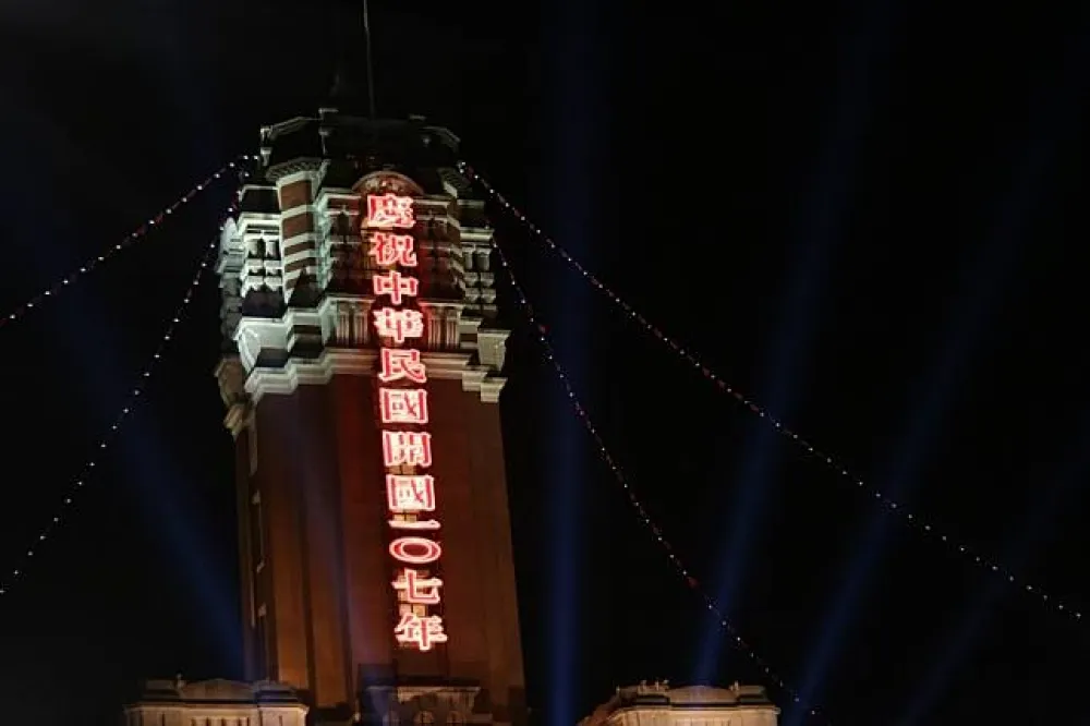 【元旦升旗現場】迎接2018「幸福共好」　府前湧入升旗人潮