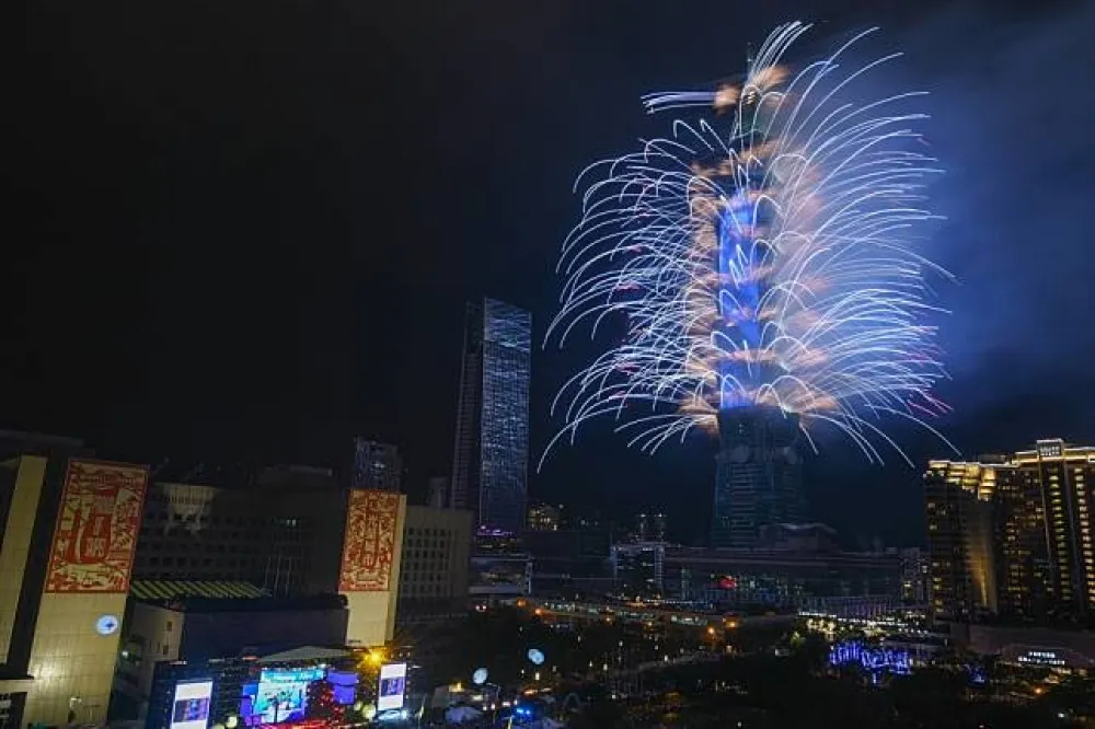 【有片】新年快樂！2018全台跨年煙火大集合