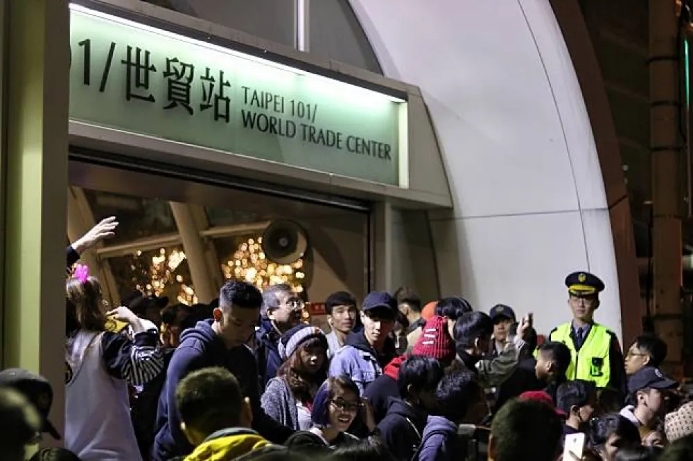 【跨年完怎麼回家】接駁公車開到1點半　北捷啟動「過站不停」機制