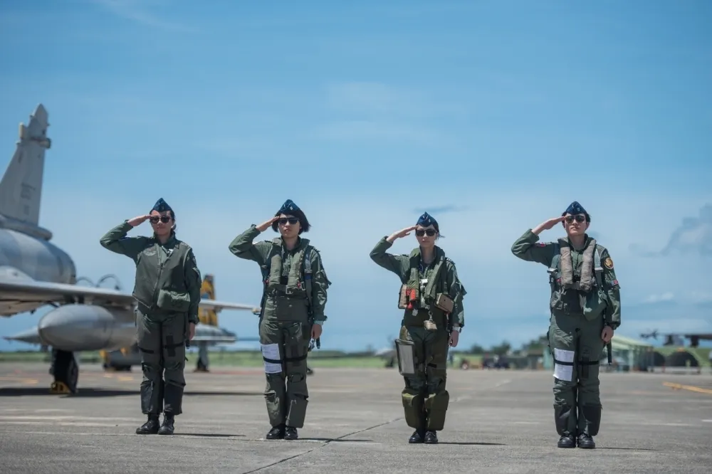【駕馭戰鬥機她們可以的】幻象、F16、IDF女飛官　挑戰極限逐飛行夢