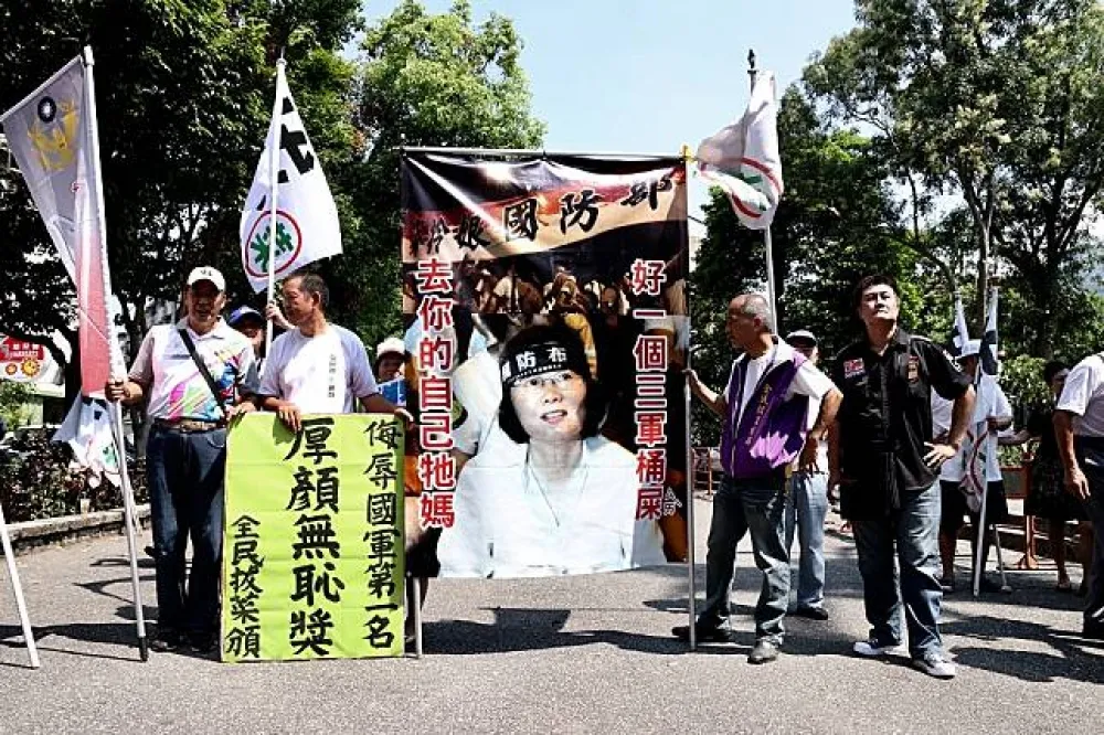 【守規矩，了不起】集結復興崗抗議蔡英文　警方舉牌警告即離場　
