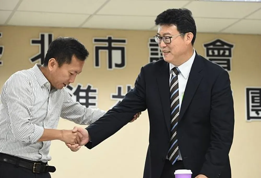 網熱議姚文智青年津貼3000　有人稱德政也有人罵智障