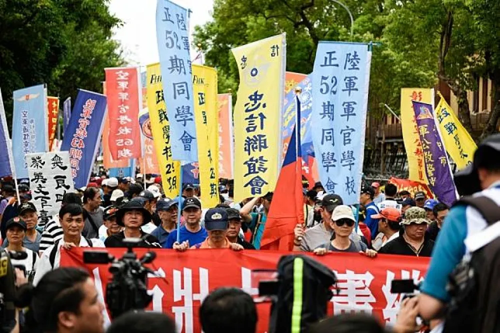 軍改試算姓名、地址錯誤百出　「要我如何相信數字是真的」