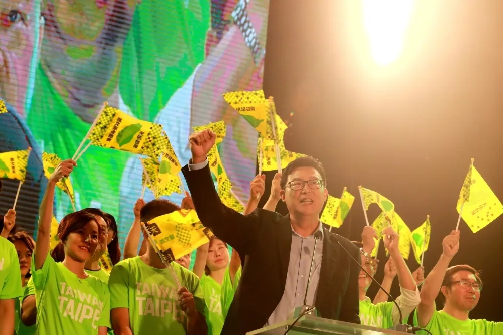 與陳菊同框造勢　姚文智批柯：兩岸一家親與九二共識差在哪？