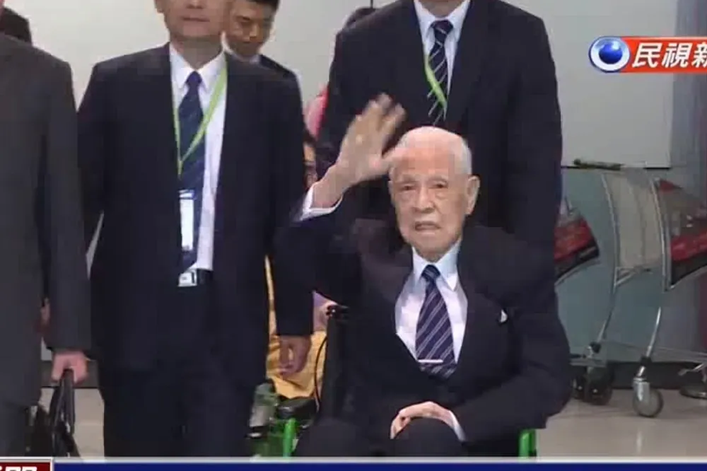 李登輝出訪沖繩　與安倍晉三是否會面引關注