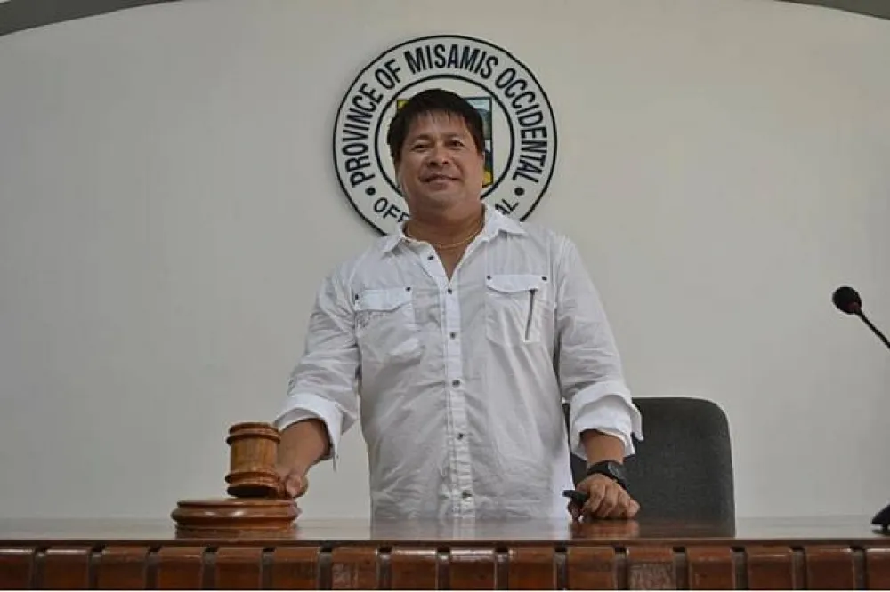 【怕被杜特蒂就地正法】菲國議員涉販毒、謀殺等罪　躲台灣昨遭逮
