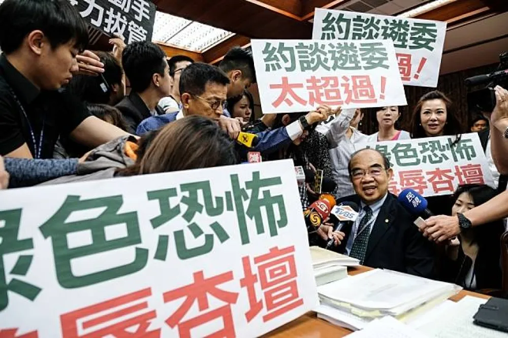 【立院直播】稱不知調查局關切學生赴中讀書　吳茂昆被譏「反應慢」