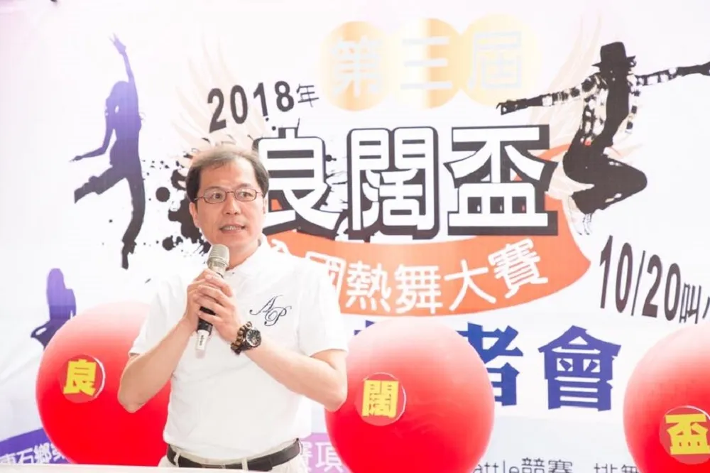【綠營內鬨】張花冠幕後暗助　副縣長吳芳銘脫黨加入縣長選戰