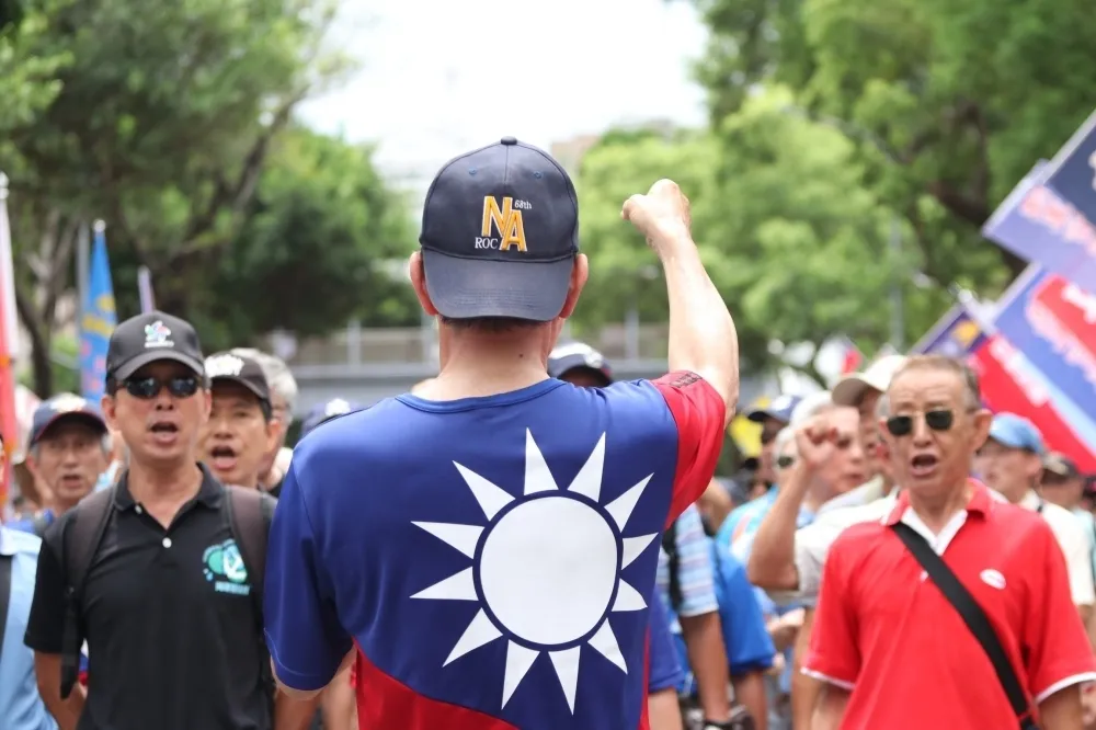【軍改三讀通過】民進黨優勢表決強壓在野黨　7/1與公教年金同步上路
