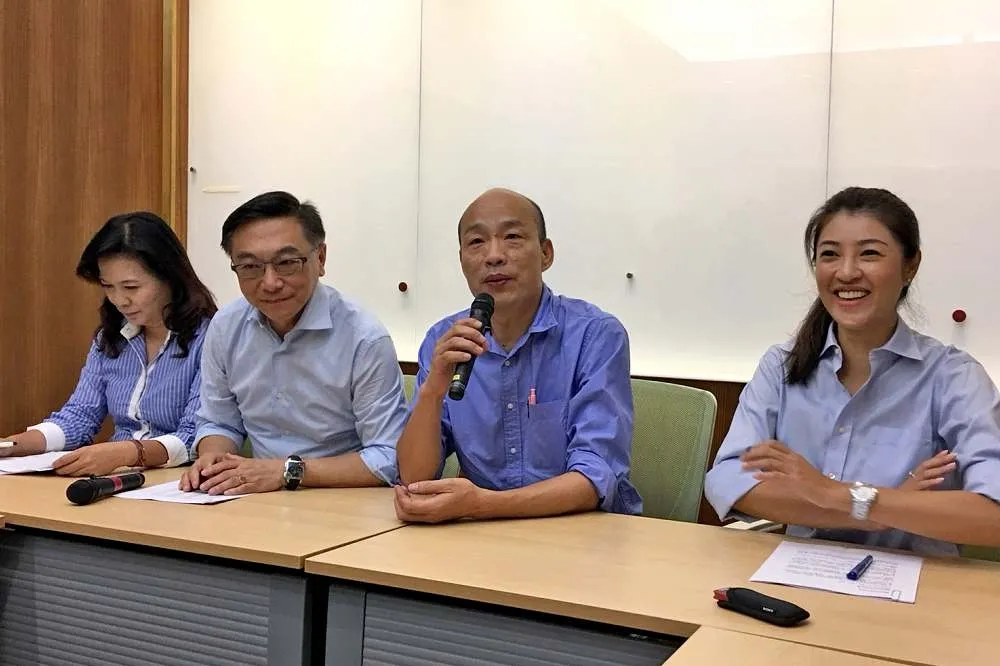【最強菜販×漂亮寶貝】韓國瑜公布3發言人　對決陳其邁「八家將」團隊