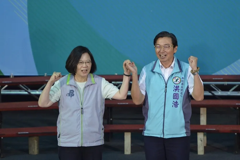 赴中彰投授旗　 蔡英文：國民黨不要唱衰台灣，有這麼難嗎