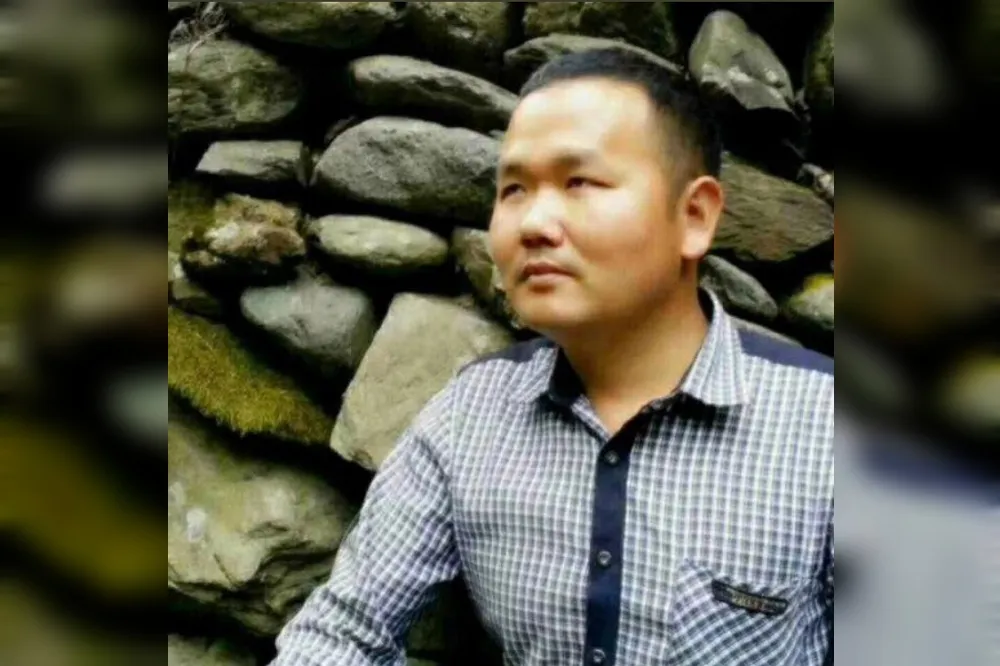 諷習近平就像「川劇變臉」　中國作家葉啟明遭捕禁見律師