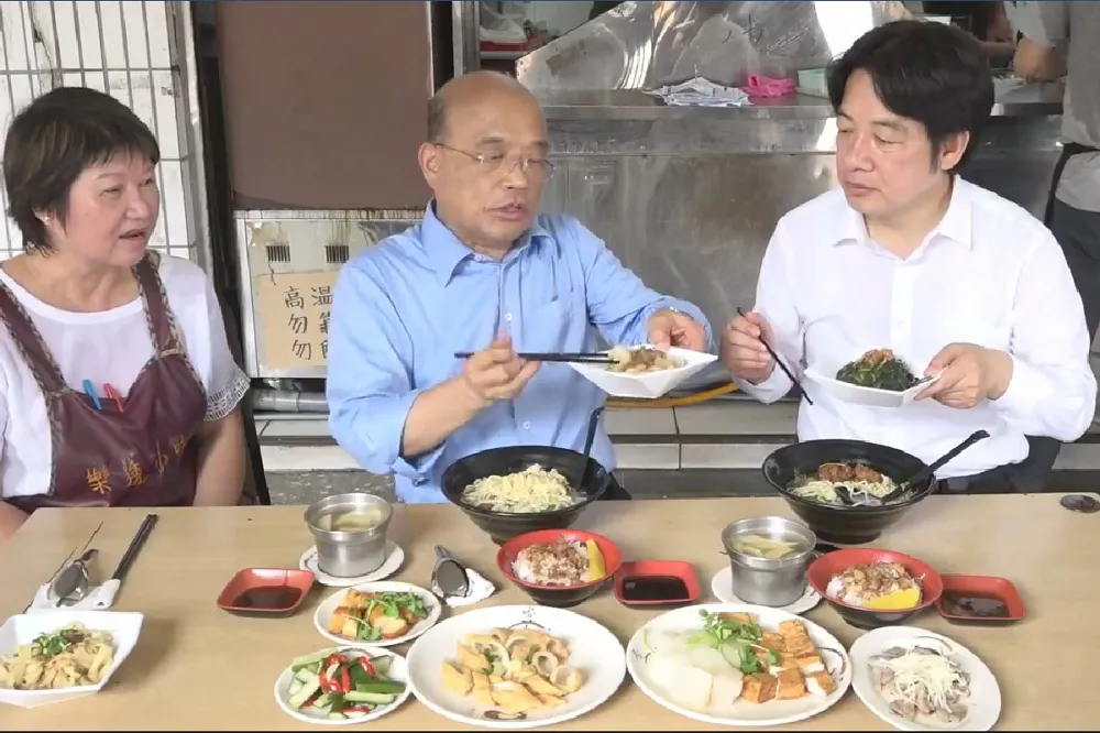 【合體拚選戰】蘇貞昌前進萬里開直播　邀神秘嘉賓賴清德大啖美食　