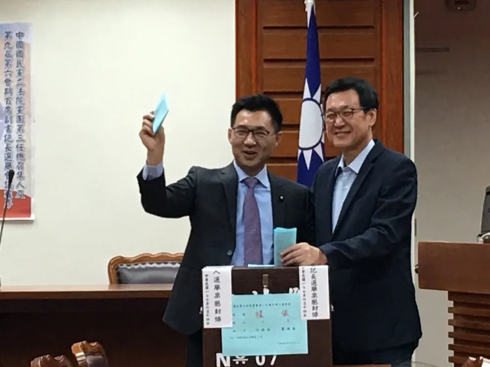 國民黨立院黨團新總召出爐　江啟臣2票之差險勝費鴻泰