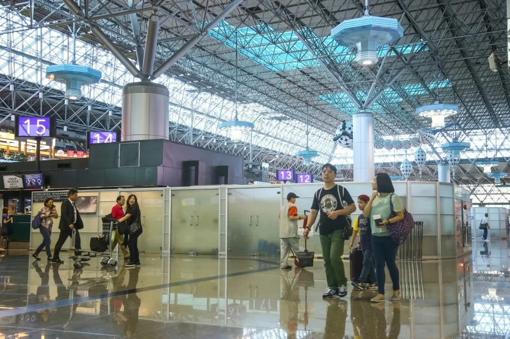 桃園機場出入境查驗通關電腦當機　2000名旅客遭卡關