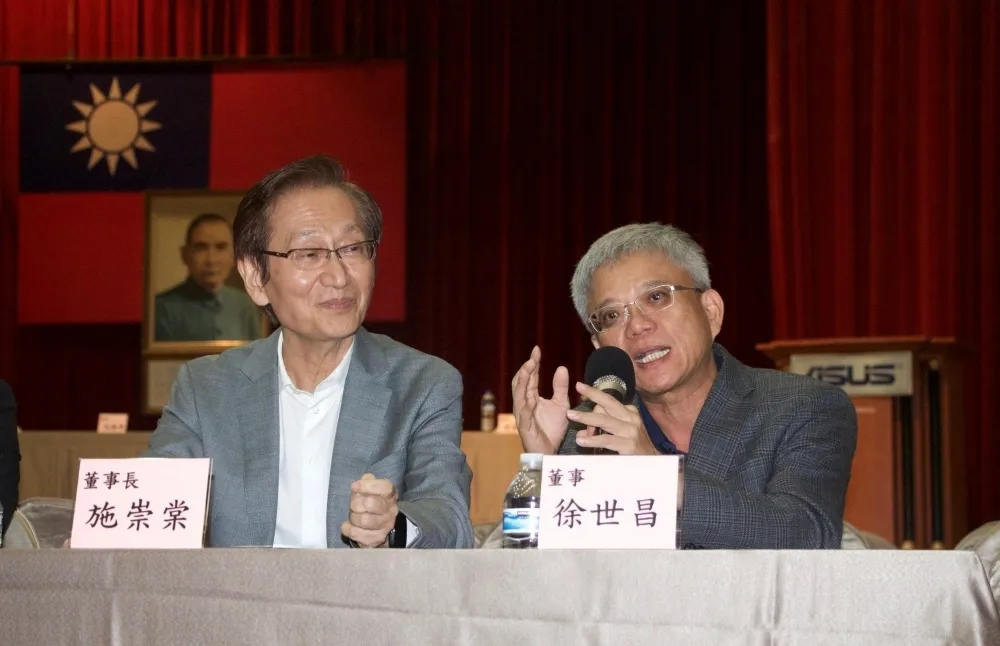 【華碩股東會】面臨轉型營運雙挑戰　施崇棠：接班計畫暫緩