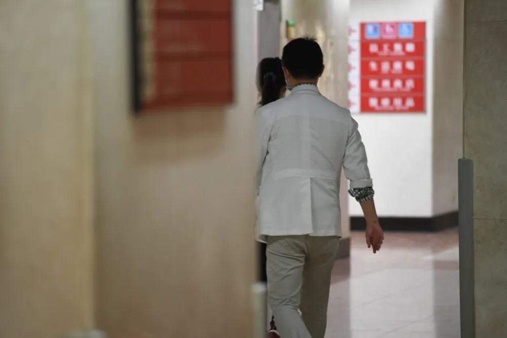 北市聯醫稱「聘用」醫師月薪只能給5萬　工會打臉：工作獎金怎沒提？