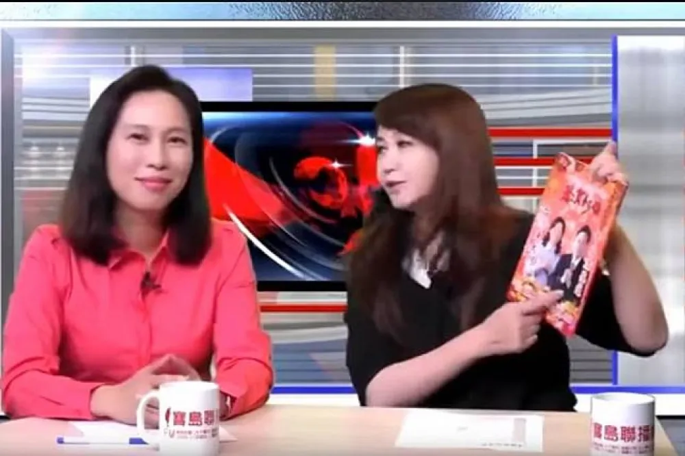 【劉曉玫大戰花蓮王】傅家玉照無所不在　從學生聯絡簿到農民曆都看得到