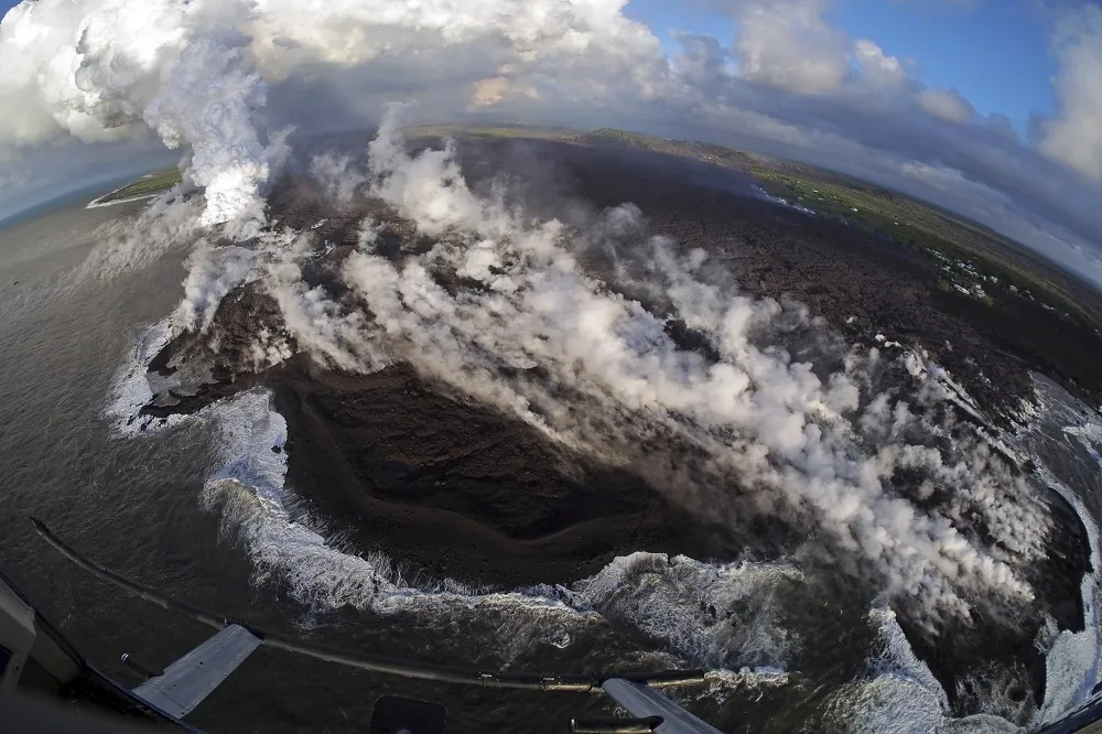 夏威夷基拉韋亞火山活動難預測　熔岩流填海造陸　