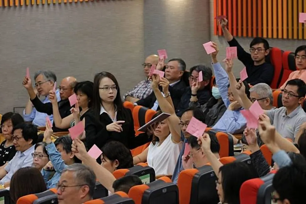 台大臨時校務會議76：43通過　「教部應儘速聘任管中閔」