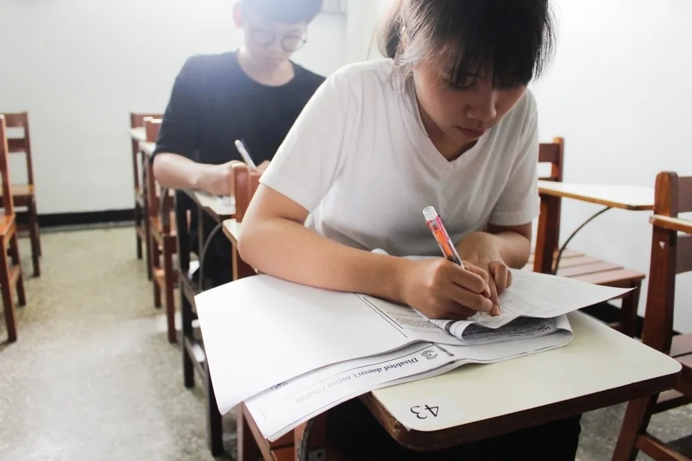 國中會考數學成績比往年進步　但非選擇題4萬221人拿零分