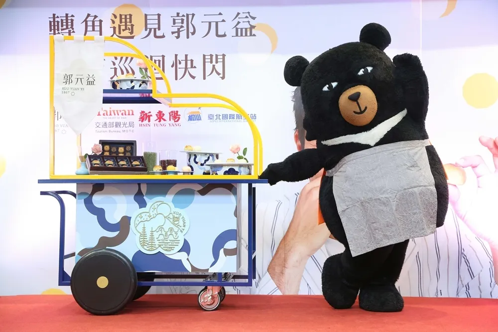【有片】郭元益時尚午茶車巡迴快閃　首航獻上喔熊月餅免費品嚐