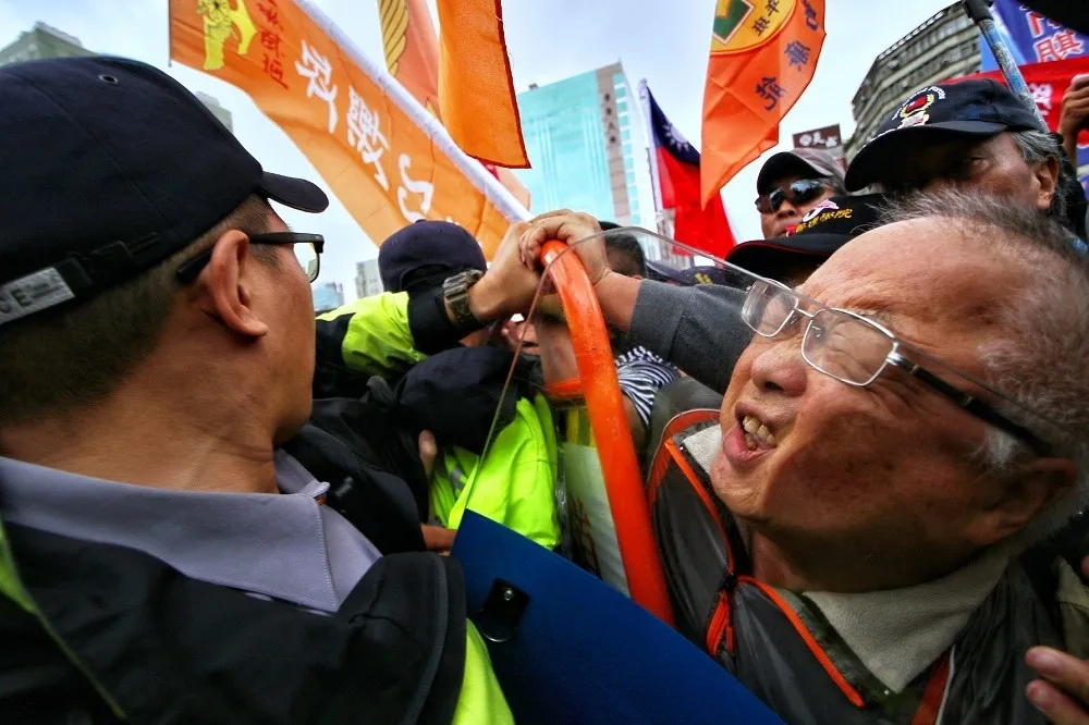 2018台海新聞攝影大賽　《上報》反年改抗爭、蝶戀花奪銀、銅獎