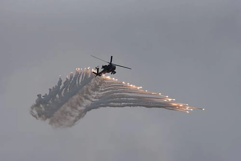 【軍事迷看過來】漢光「反空降」激戰解放軍　阿帕契空中突擊發射熱焰彈