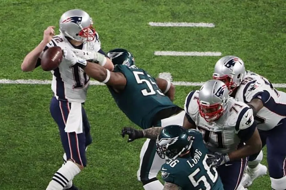 【第52屆NFL超級盃】愛國者布雷迪掉球失誤　老鷹奪隊史首座超級盃冠軍