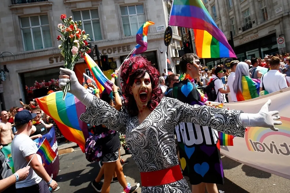 「倫敦驕傲」LGBT遊行吸百萬人參觀　彩虹淹沒市中心