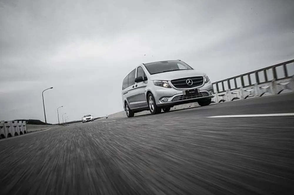 Mercedes-Benz入門MPV　V220d 短軸/ Vito Tourer 120入列