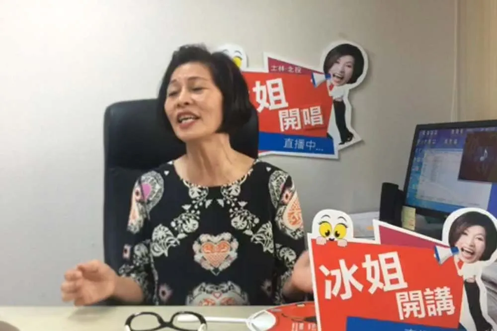 【聽我唱追追追】與柯P便當會尬人氣　同時段藍議員直播唱老歌