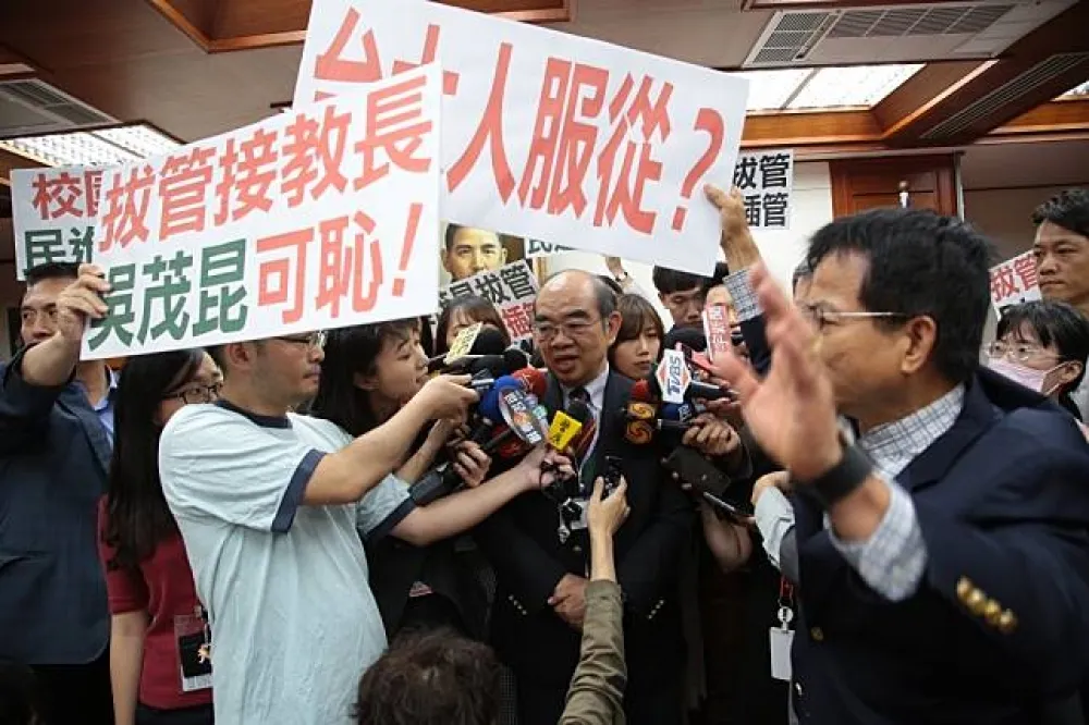 【直播】吳茂昆赴立院　藍委嗆「拔管接教長，Dirty DPP」