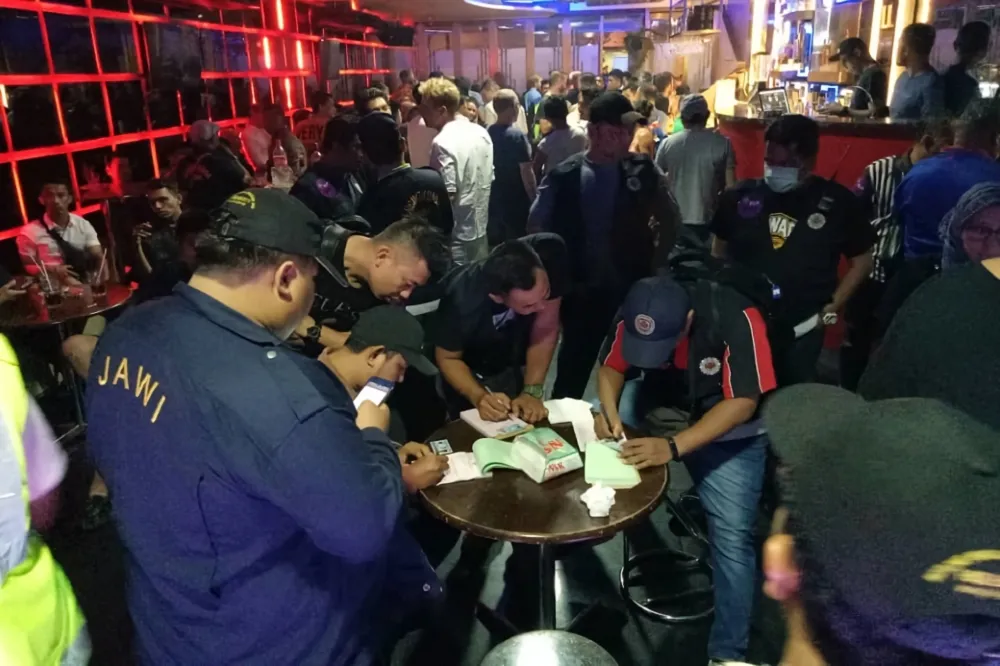 馬來西亞同性戀酒吧遭警方突襲　當局：抑制LGBT文化蔓延