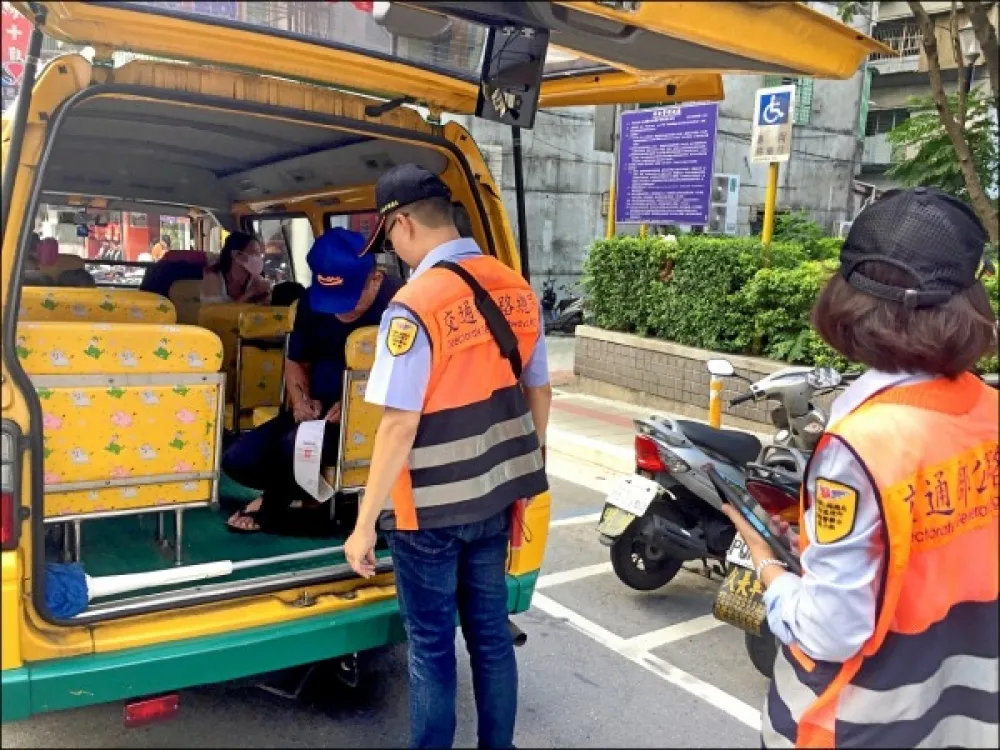 【立院三讀通過】車齡逾十年娃娃車強制汰換　費用教育部研擬補助